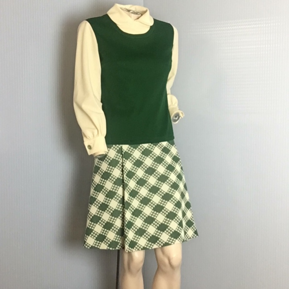 VINTAGE - R&K KNITS Green and Ivory Knit Dress